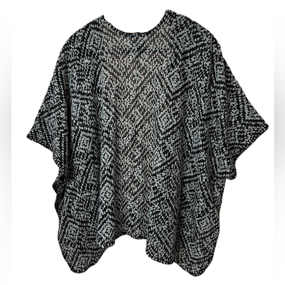 Black & White Short Sleeved Kimono - Picture 3 of 3